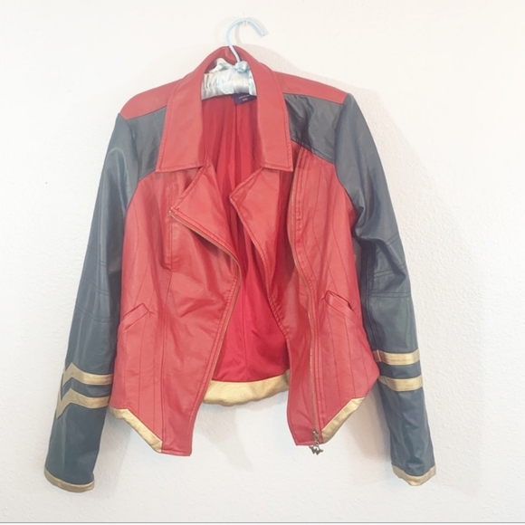 WONDER WOMAN Vegan Leather JACKET Hot Topic! - Picture 7 of 8